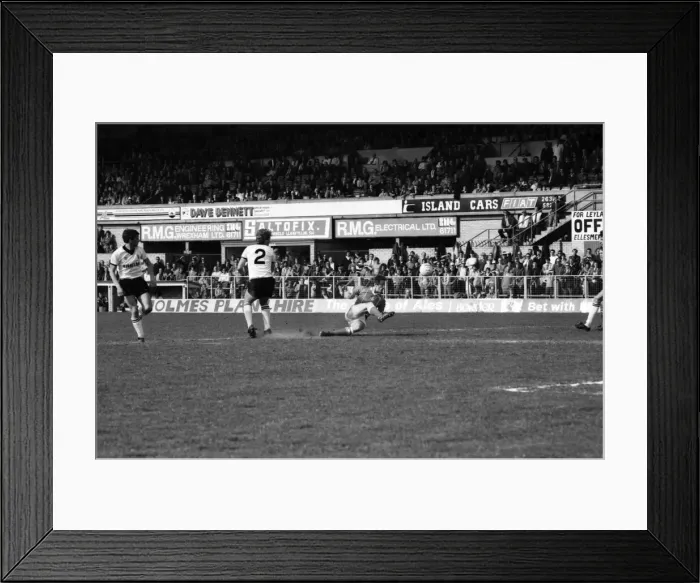 Framed Print : Wrexham 0 v. Barnsley 0. April 1982 MF06-34-033 Local Caption Division 2 Football Framed Print : Wrexham 0 v. Barnsley 0. April 1982 MF06-34-033 Local Caption Division 2 Football