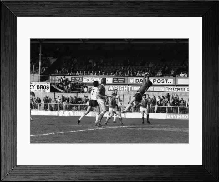 Framed Print : Wrexham 0 v. Barnsley 0. April 1982 MF06-34-031 Local Caption Division 2 Football Framed Print : Wrexham 0 v. Barnsley 0. April 1982 MF06-34-031 Local Caption Division 2 Football