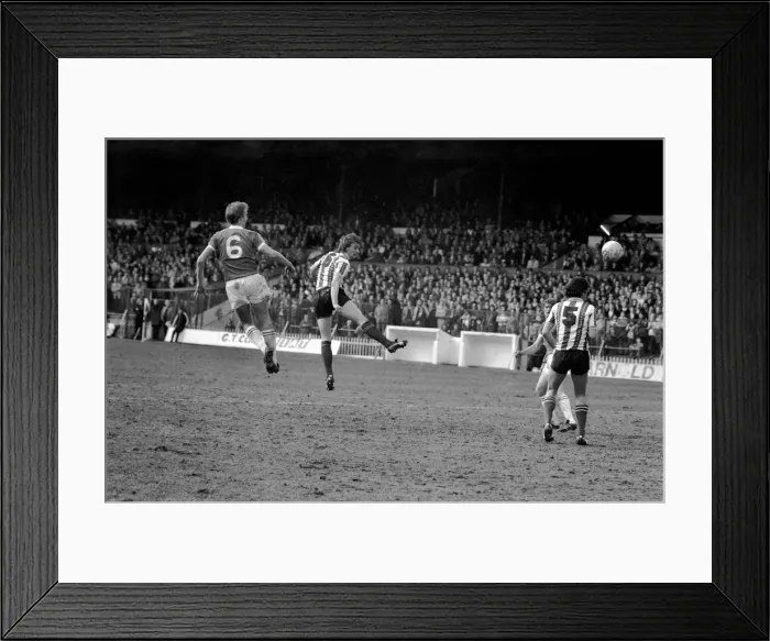 Framed Print : Sheffield United 1 v. Bury 1. April 1982 MF06-27-026 Local Caption Division 4 Framed Print : Sheffield United 1 v. Bury 1. April 1982 MF06-27-026 Local Caption Division 4