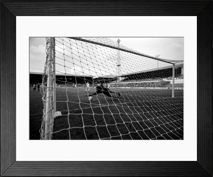 Framed Print : Leeds Unitd 3 v. West Bromwich Albion 1. October 1981 MF03-24-022