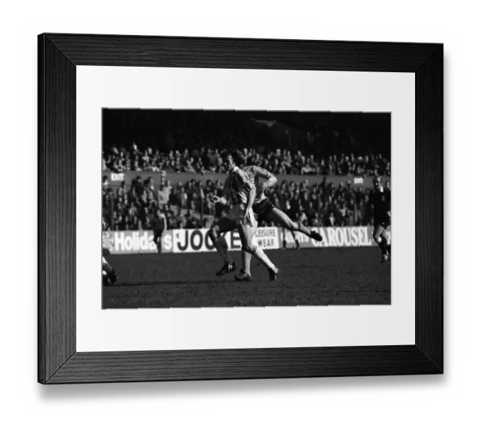 Framed Print : Stoke 0 v. Sunderland 1. April 1982 MF06-28-019 Local Caption Division 1 Football