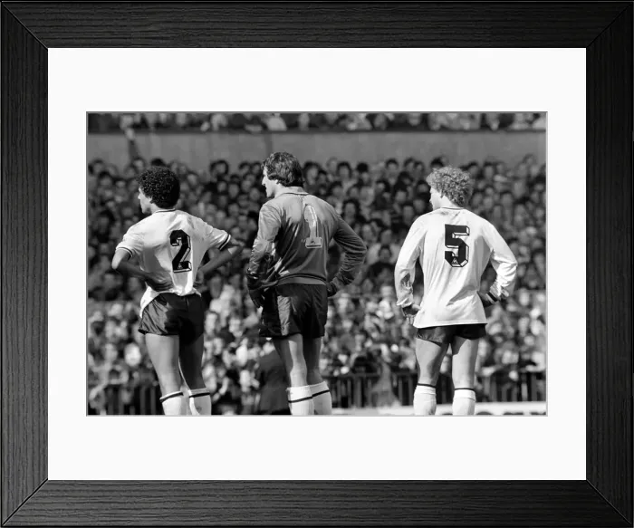 Framed Print : Manchester United 2 v. Tottenham Hotspur 0. April 1982 MF06-32-079 Local Caption