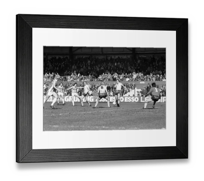 Framed Print : Stoke 0 v. Sunderland 1. April 1982 MF06-28-038 Local Caption Division 1 Football Framed Print : Stoke 0 v. Sunderland 1. April 1982 MF06-28-038 Local Caption Division 1 Football