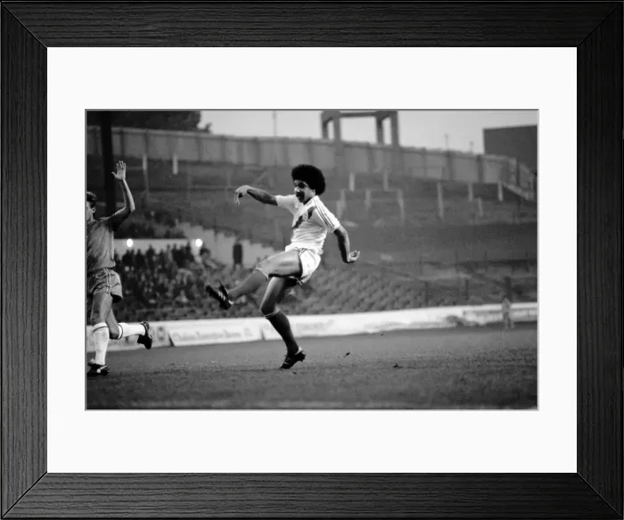 Framed Print : Chelsea v. Crystal Palace. November 1982 LF11-10-008 Framed Print : Chelsea v. Crystal Palace. November 1982 LF11-10-008
