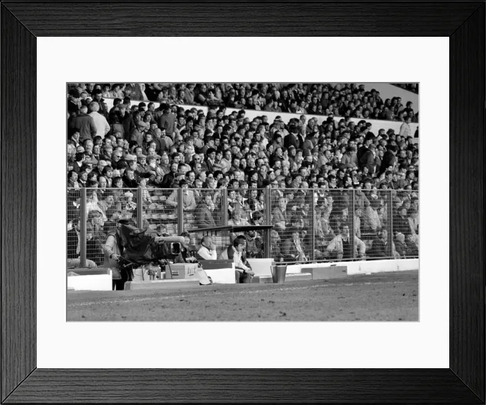 Framed Print : Leeds United 1 v. Southampton 3. April 1982 MF06-30-032 Local Caption Division 1 Framed Print : Leeds United 1 v. Southampton 3. April 1982 MF06-30-032 Local Caption Division 1