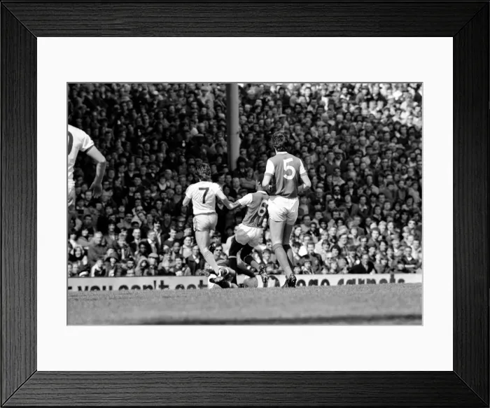 Framed Print : English League Division One match at Highbury. Arsenal 2 v West Ham United 0 Framed Print : English League Division One match at Highbury. Arsenal 2 v West Ham United 0