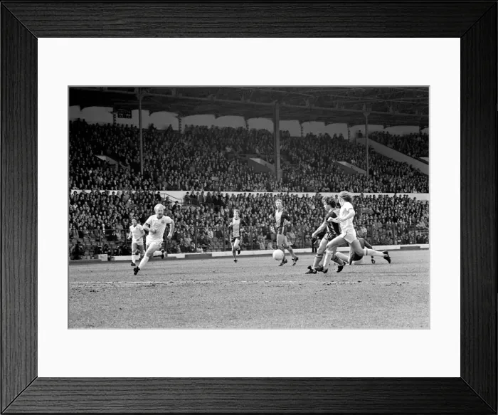 Framed Print : Leeds United 1 v. Southampton 3. April 1982 MF06-30-007 Local Caption Division 1 Framed Print : Leeds United 1 v. Southampton 3. April 1982 MF06-30-007 Local Caption Division 1