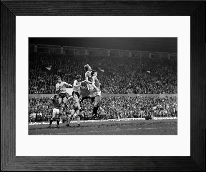 Framed Print : English League Division One match at Old Trafford. Manchester United 0 v Sunderland 0 Framed Print : English League Division One match at Old Trafford. Manchester United 0 v Sunderland 0