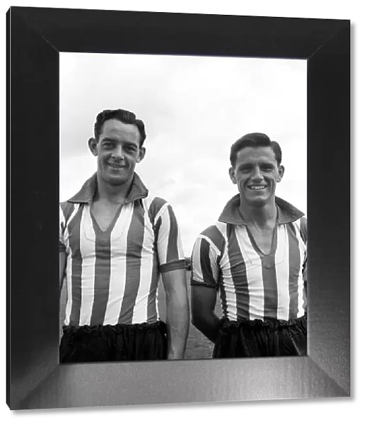 Southampton F. C. Tommy Lowder (left) & Ernie Jones O25293-002