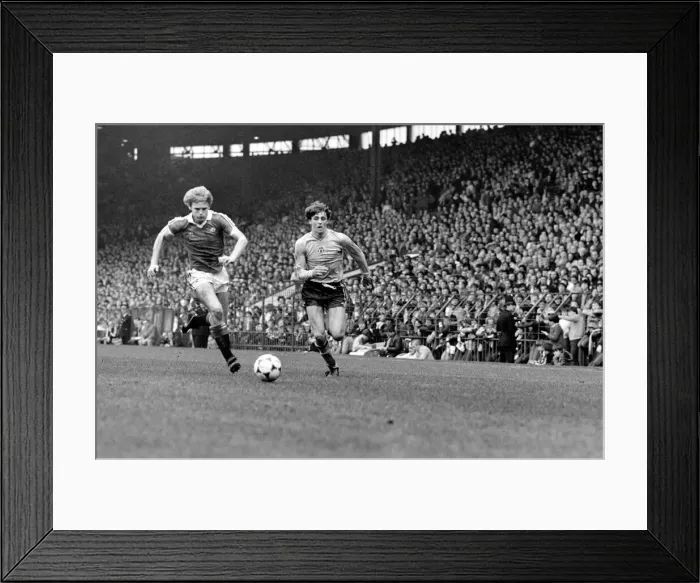 Framed Print : English League Division One match at Old Trafford. Manchester United 0 v Sunderland 0 Framed Print : English League Division One match at Old Trafford. Manchester United 0 v Sunderland 0