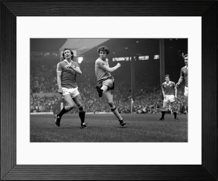 Framed Print : English League Division One match at Old Trafford. Manchester United 0 v Sunderland 0 Framed Print : English League Division One match at Old Trafford. Manchester United 0 v Sunderland 0