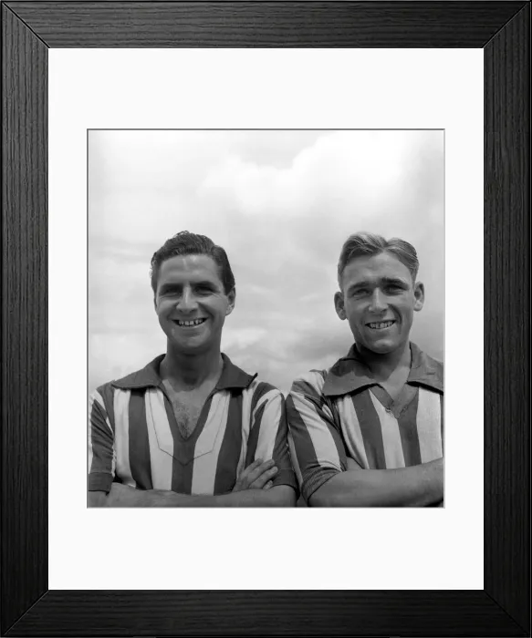 Framed Print : Southampton F. C. Jimmy McGowan (left) & John Flood. O25293-008 Framed Print : Southampton F. C. Jimmy McGowan (left) & John Flood. O25293-008