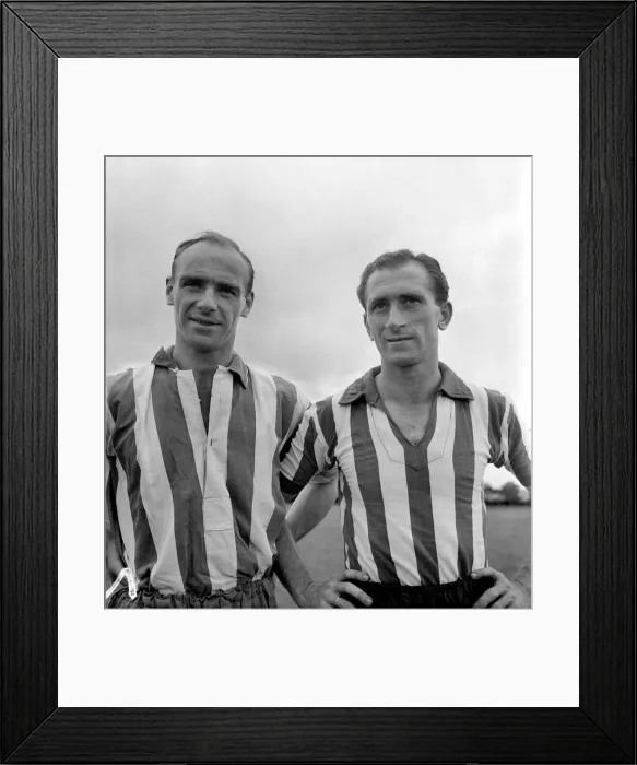 Framed Print : Southampton F. C. Norman Kirkman (left) Ernie Jones. O25293-010