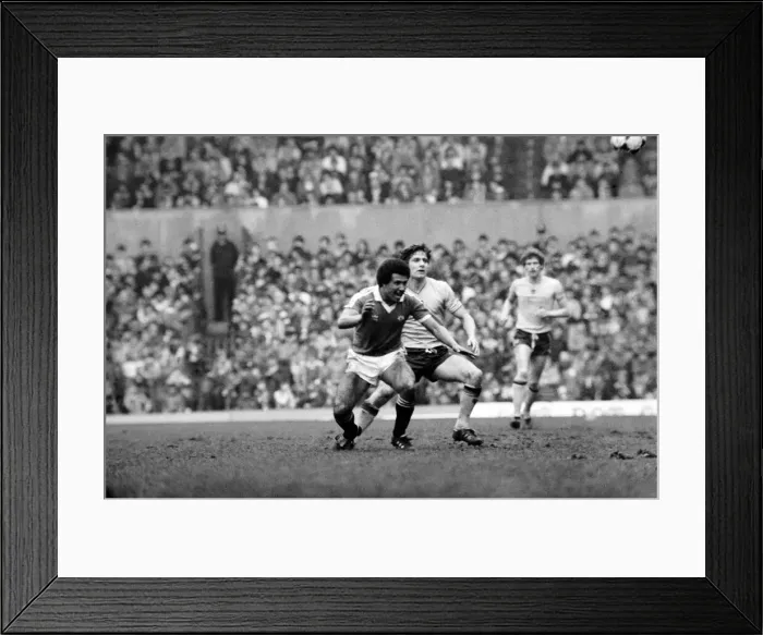 Framed Print : English League Division One match at Old Trafford. Manchester United 0 v Sunderland 0 Framed Print : English League Division One match at Old Trafford. Manchester United 0 v Sunderland 0