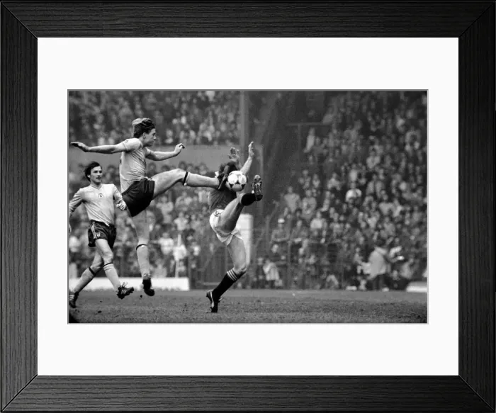 Framed Print : English League Division One match at Old Trafford. Manchester United 0 v Sunderland 0 Framed Print : English League Division One match at Old Trafford. Manchester United 0 v Sunderland 0