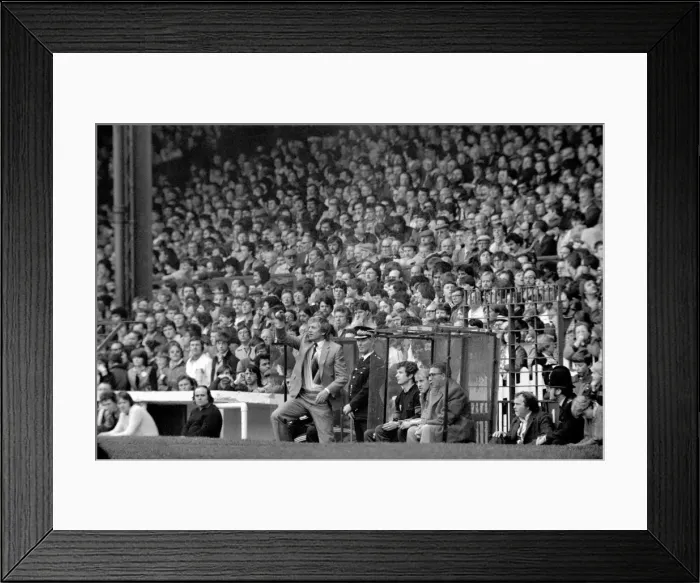 Framed Print : English League Division One match at Old Trafford. Manchester United 0 v Sunderland 0 Framed Print : English League Division One match at Old Trafford. Manchester United 0 v Sunderland 0