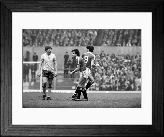 Framed Print : English League Division One match at Old Trafford. Manchester United 0 v Sunderland 0 Framed Print : English League Division One match at Old Trafford. Manchester United 0 v Sunderland 0