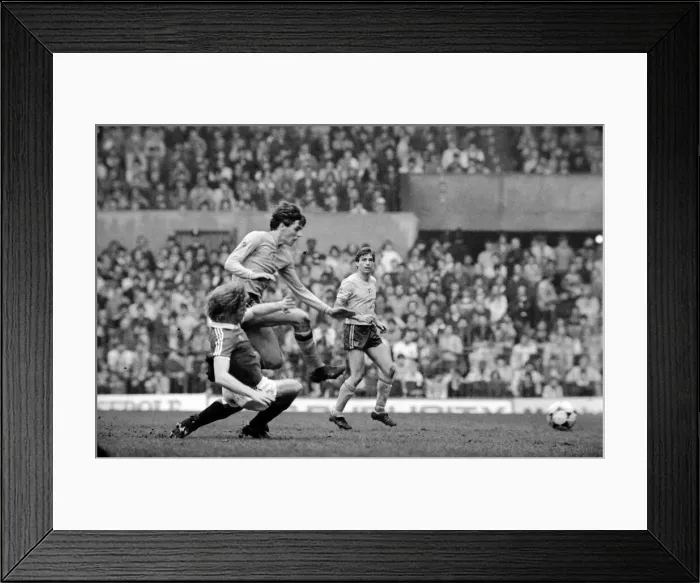 Framed Print : English League Division One match at Old Trafford. Manchester United 0 v Sunderland 0 Framed Print : English League Division One match at Old Trafford. Manchester United 0 v Sunderland 0