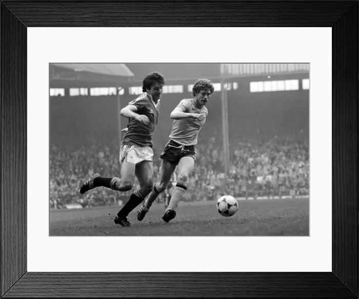 Framed Print : English League Division One match at Old Trafford. Manchester United 0 v Sunderland 0 Framed Print : English League Division One match at Old Trafford. Manchester United 0 v Sunderland 0