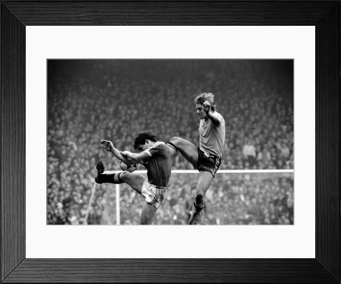 Framed Print : English League Division One match at Old Trafford. Manchester United 0 v Sunderland 0