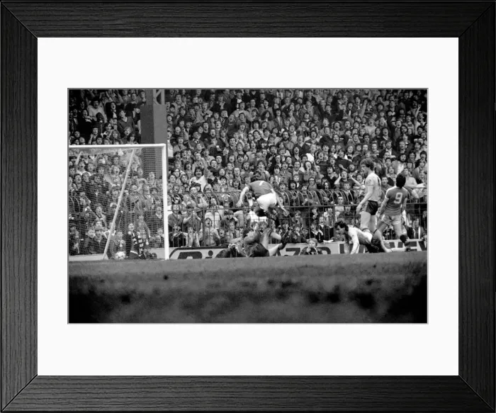 Framed Print : English League Division One match at Old Trafford. Manchester United 0 v Sunderland 0 Framed Print : English League Division One match at Old Trafford. Manchester United 0 v Sunderland 0