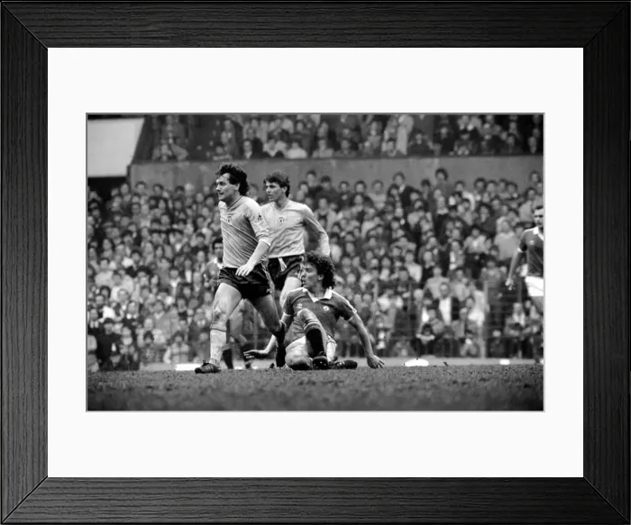 Framed Print : English League Division One match at Old Trafford. Manchester United 0 v Sunderland 0 Framed Print : English League Division One match at Old Trafford. Manchester United 0 v Sunderland 0