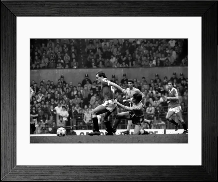 Framed Print : English League Division One match at Old Trafford. Manchester United 0 v Sunderland 0 Framed Print : English League Division One match at Old Trafford. Manchester United 0 v Sunderland 0