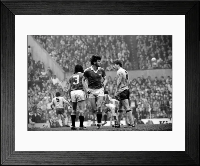 Framed Print : English League Division One match at Old Trafford. Manchester United 0 v Sunderland 0 Framed Print : English League Division One match at Old Trafford. Manchester United 0 v Sunderland 0