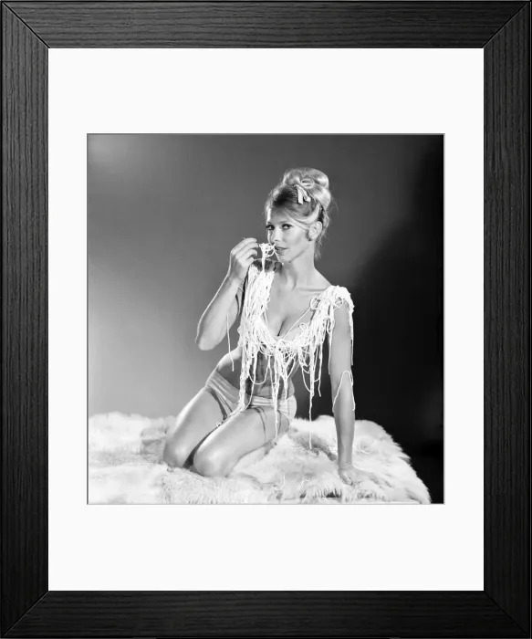 Framed Print : Model Jill Carter seen here with spaghetti. 1964 E572-001 Framed Print : Model Jill Carter seen here with spaghetti. 1964 E572-001