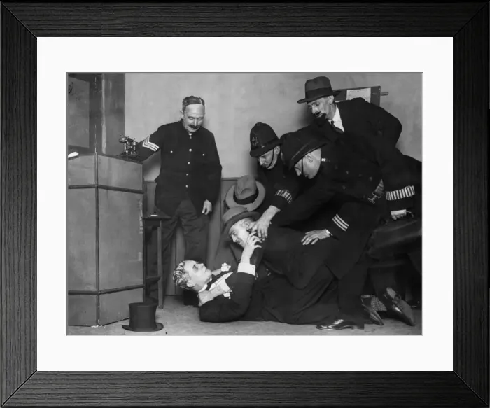 Framed Print : Scene from the play The Ringer. 3rd December 1929 Framed Print : Scene from the play The Ringer. 3rd December 1929