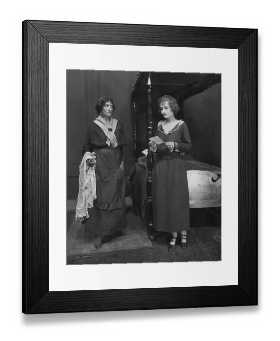 Framed Print : Scene from the play The Cat and The Canary. 18 September 1923