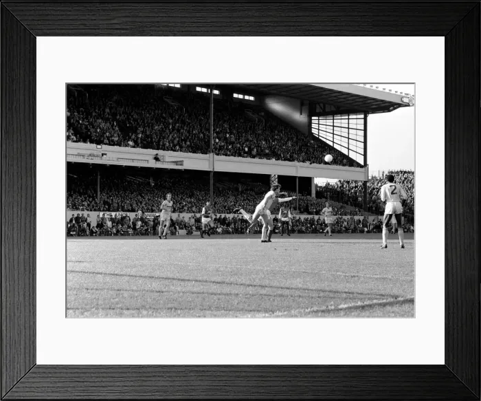 Framed Print : Division 1 football. Arsenal 4 v. Nottingham Forest 1. October 1983 LF14-07-076 Framed Print : Division 1 football. Arsenal 4 v. Nottingham Forest 1. October 1983 LF14-07-076