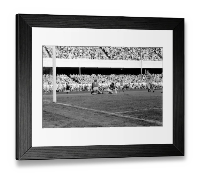 Framed Print : Division 1 football. Arsenal 4 v. Nottingham Forest 1. October 1983 LF14-07-102 Framed Print : Division 1 football. Arsenal 4 v. Nottingham Forest 1. October 1983 LF14-07-102