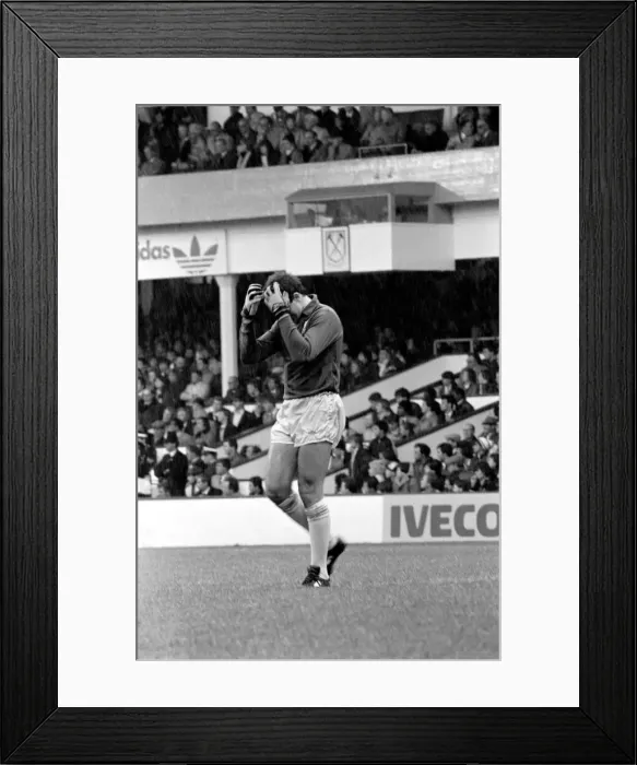 Framed Print : Division 1 football. West Ham United 1 v. Liverpool 3. October 1983 LF14-05-054