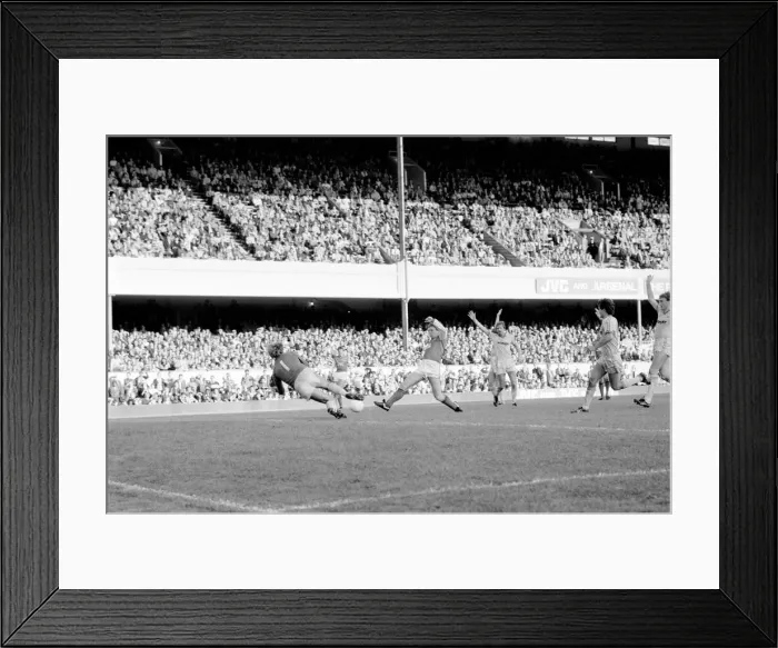 Framed Print : Division 1 football. Arsenal 4 v. Nottingham Forest 1. October 1983 LF14-07-046 Framed Print : Division 1 football. Arsenal 4 v. Nottingham Forest 1. October 1983 LF14-07-046
