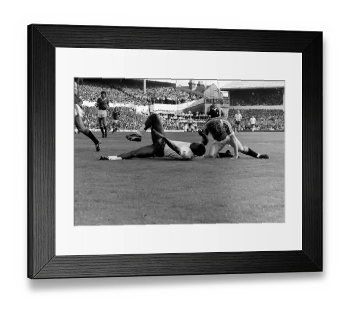 Framed Print : English First Division. Tottenham Hotspur 0 v. Manchester United 0 Framed Print : English First Division. Tottenham Hotspur 0 v. Manchester United 0