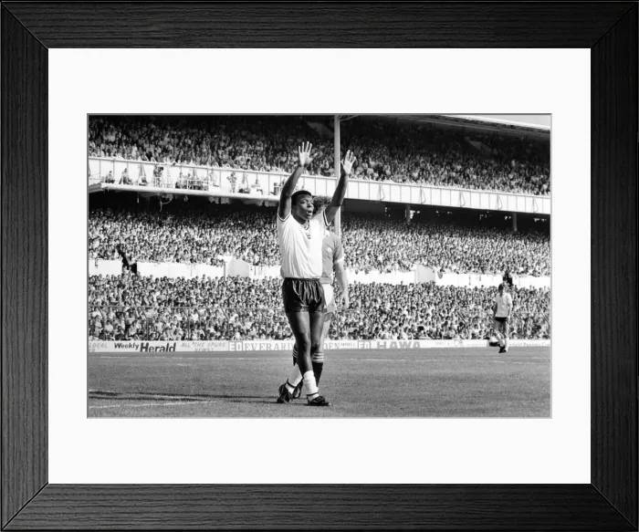 Framed Print : English First Division. Tottenham Hotspur 0 v. Manchester United 0 Framed Print : English First Division. Tottenham Hotspur 0 v. Manchester United 0