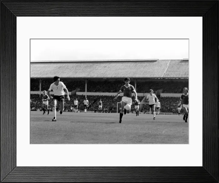 Framed Print : English First Division. Tottenham Hotspur 0 v. Manchester United 0 Framed Print : English First Division. Tottenham Hotspur 0 v. Manchester United 0
