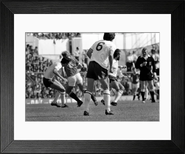 Framed Print : English First Division. Tottenham Hotspur 0 v. Manchester United 0 Framed Print : English First Division. Tottenham Hotspur 0 v. Manchester United 0