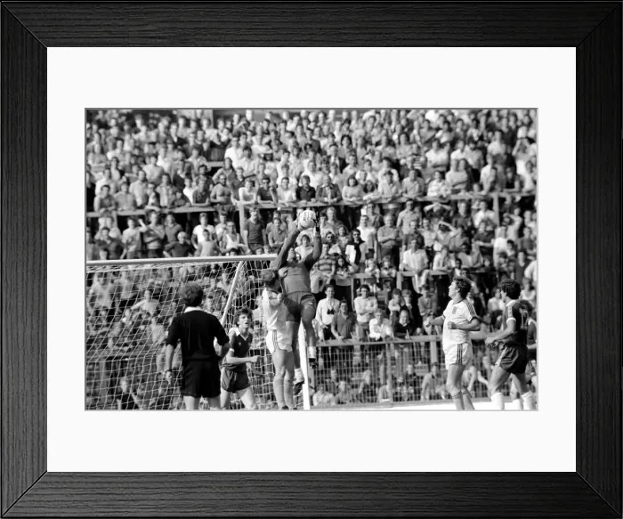 Framed Print : English Division 2. Chelsea 0 v. West Ham 1. September 1980 LF04-22-052 Framed Print : English Division 2. Chelsea 0 v. West Ham 1. September 1980 LF04-22-052