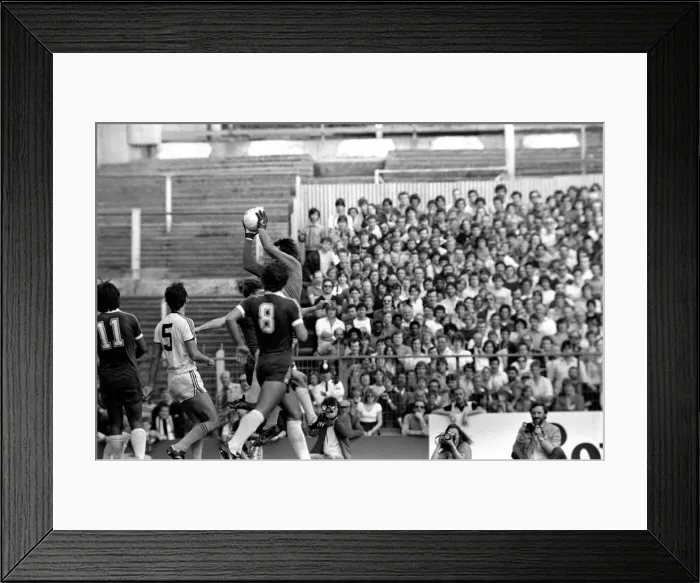 Framed Print : English Division 2. Chelsea 0 v. West Ham 1. September 1980 LF04-22-036
