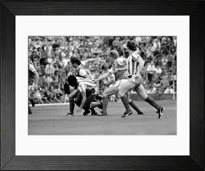 Framed Print : Division 1 football. Arsenal 1 v. Sheffield Wednesday 1. September 1985 LF15-15-053 Framed Print : Division 1 football. Arsenal 1 v. Sheffield Wednesday 1. September 1985 LF15-15-053