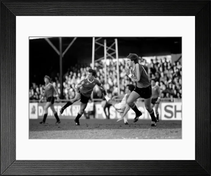 Framed Print : English F. A Cup Football. Luton 0 v. Manchester United 2 January 1983 LF12-42-065 Framed Print : English F. A Cup Football. Luton 0 v. Manchester United 2 January 1983 LF12-42-065