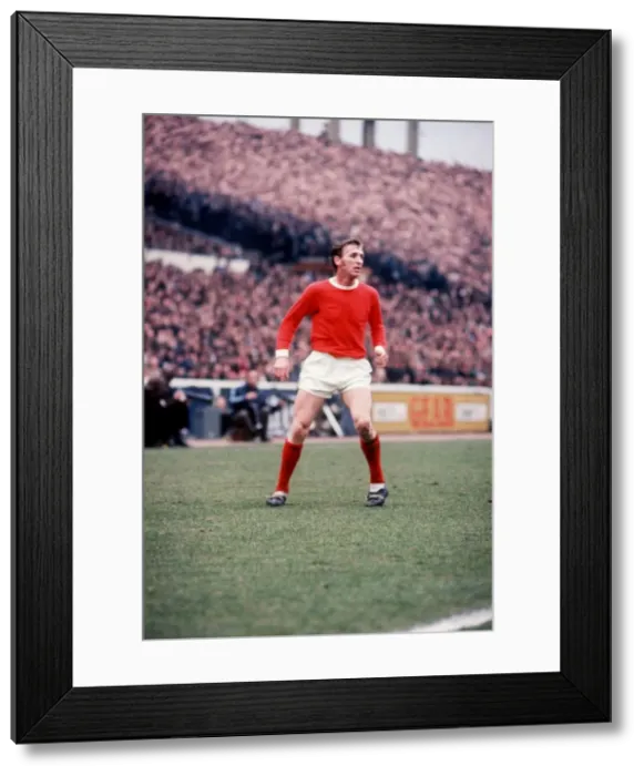 Framed Print : Pat Crerand in action for Manchester United, circa April 1970 Framed Print : Pat Crerand in action for Manchester United, circa April 1970
