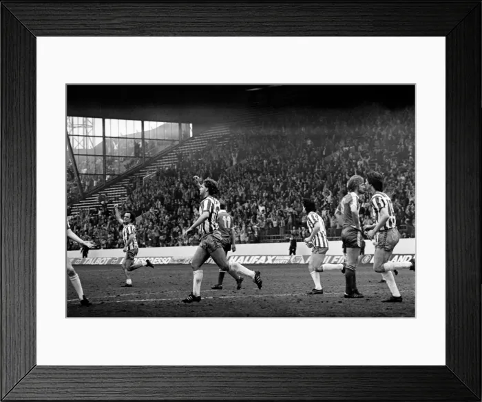 Framed Print : Sheffield Wed. 2 v. Leyton Orient 0. March 1982 MF06-21-035 Local Caption Framed Print : Sheffield Wed. 2 v. Leyton Orient 0. March 1982 MF06-21-035 Local Caption
