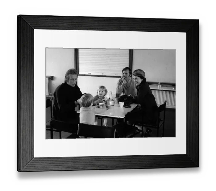 Framed Print : Pat Crerand and Denis Law with Mrs OFarrell June 1971 wife of Frank OFarrell