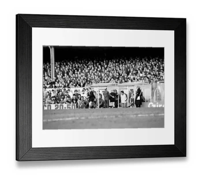 Framed Print : English FA Cup Fourth Round match at Highbury. Arsenal 1 v Leeds United 1 Framed Print : English FA Cup Fourth Round match at Highbury. Arsenal 1 v Leeds United 1