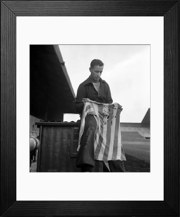 Framed Print : Hall Bity Billy Blya goalkie February 1949 O17074