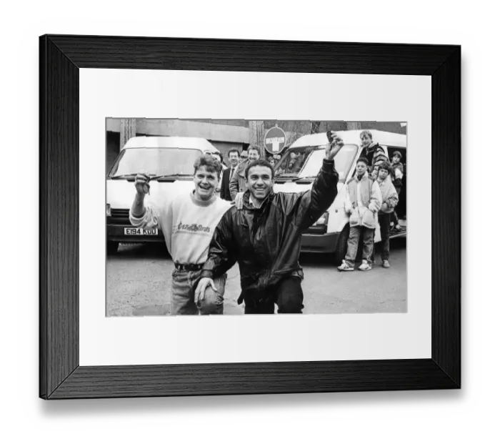 Framed Print : Newcatle United players Paul Gascoigne (Gazza) and Mirandinha present schoolchildren some Framed Print : Newcatle United players Paul Gascoigne (Gazza) and Mirandinha present schoolchildren some