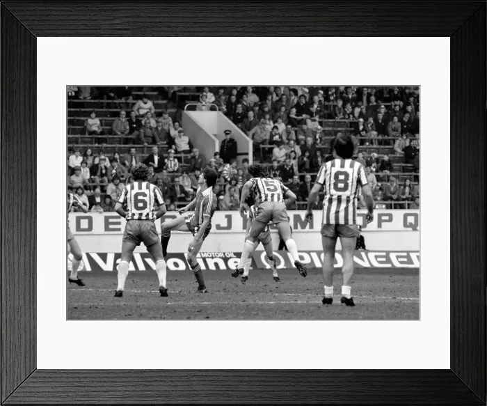 Framed Print : Sheffield Wed. 2 v. Leyton Orient 0. March 1982 MF06-21-028 Local Caption Framed Print : Sheffield Wed. 2 v. Leyton Orient 0. March 1982 MF06-21-028 Local Caption